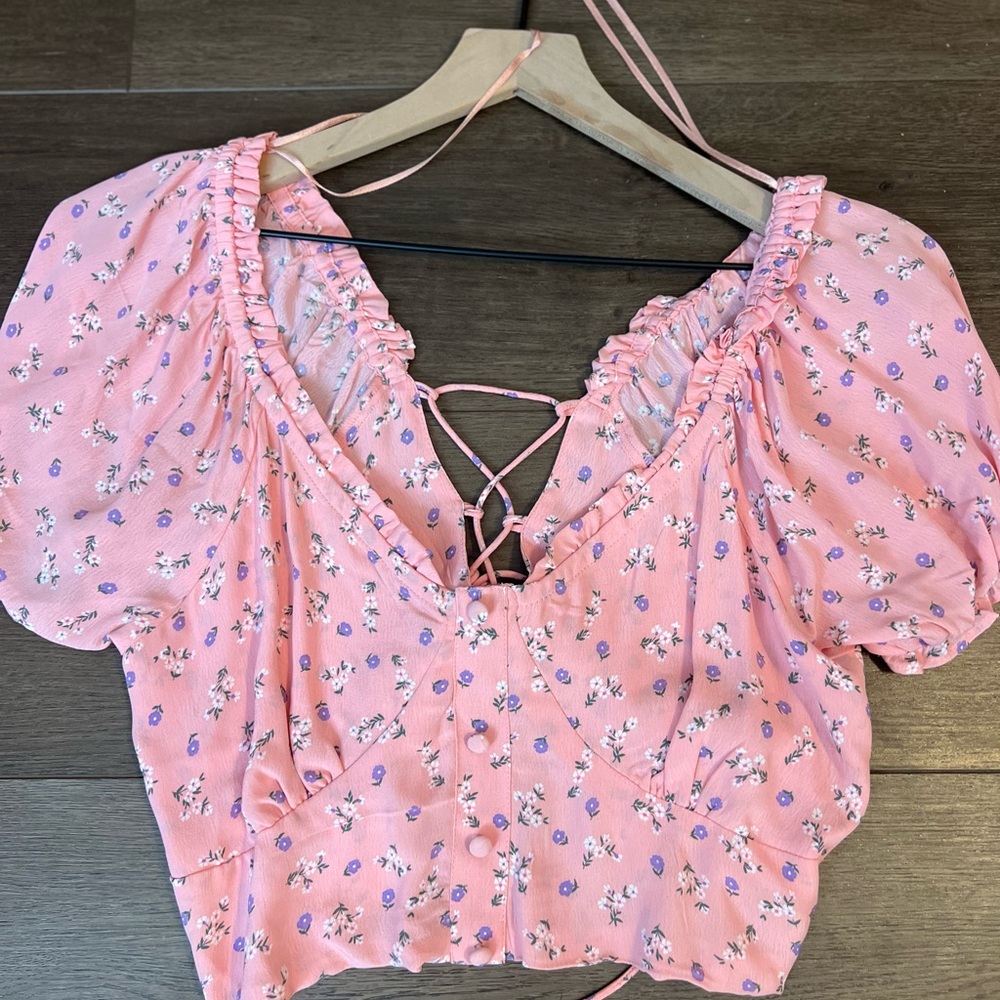 Romantic floral blouses - Picture 4 of 9